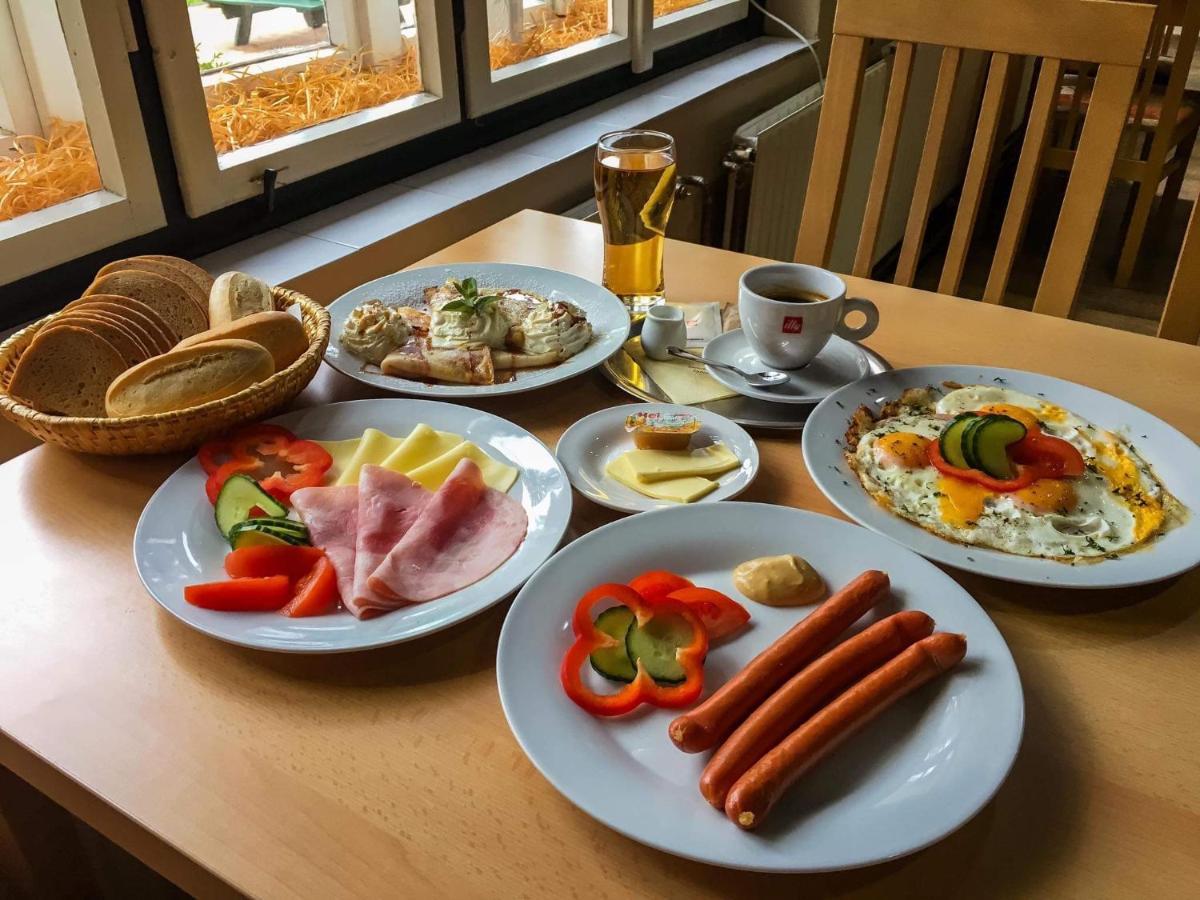 Hotel Dymnik 伦布尔克 外观 照片