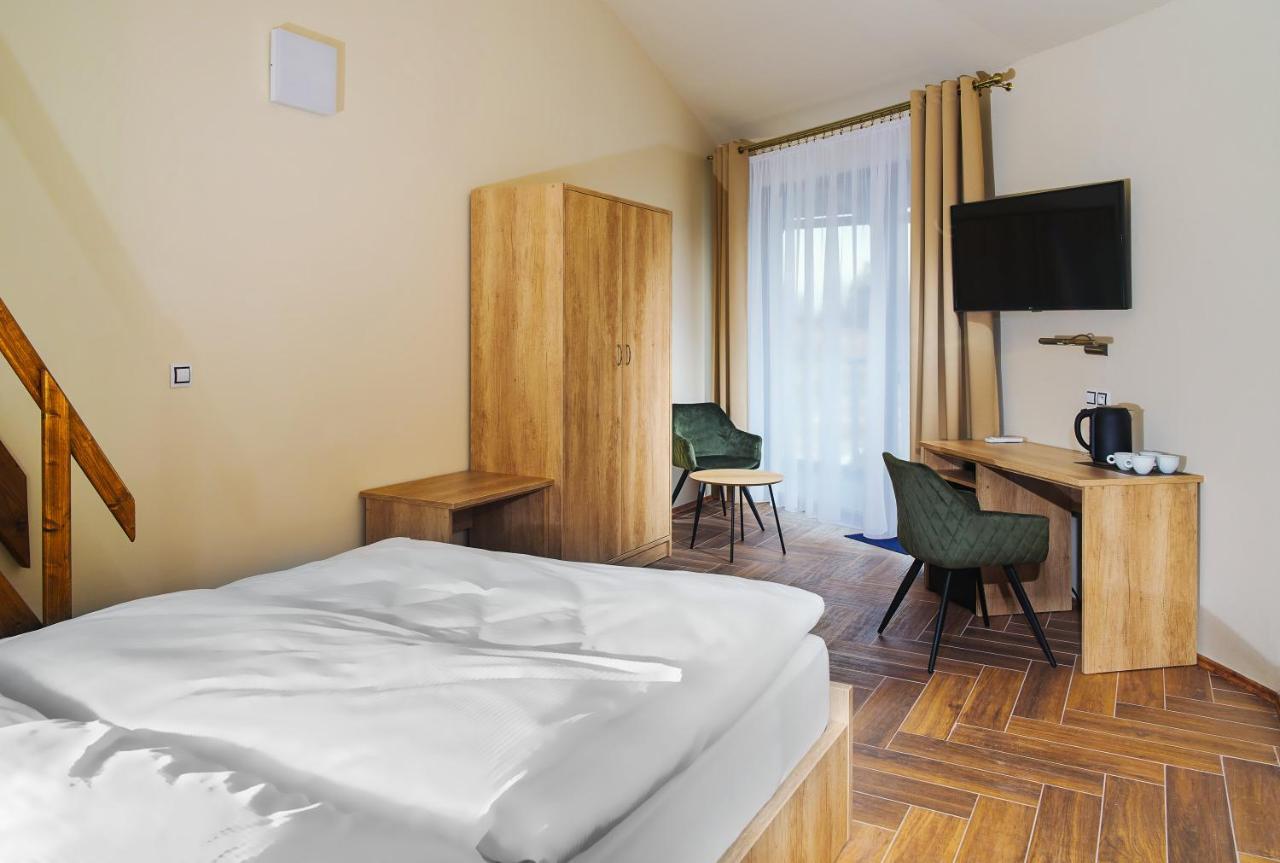 Hotel Dymnik 伦布尔克 外观 照片
