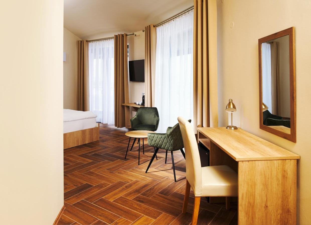 Hotel Dymnik 伦布尔克 外观 照片