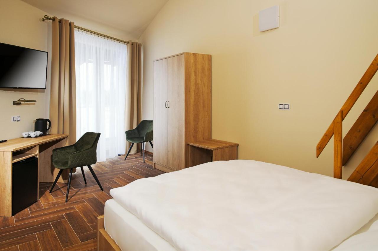 Hotel Dymnik 伦布尔克 外观 照片