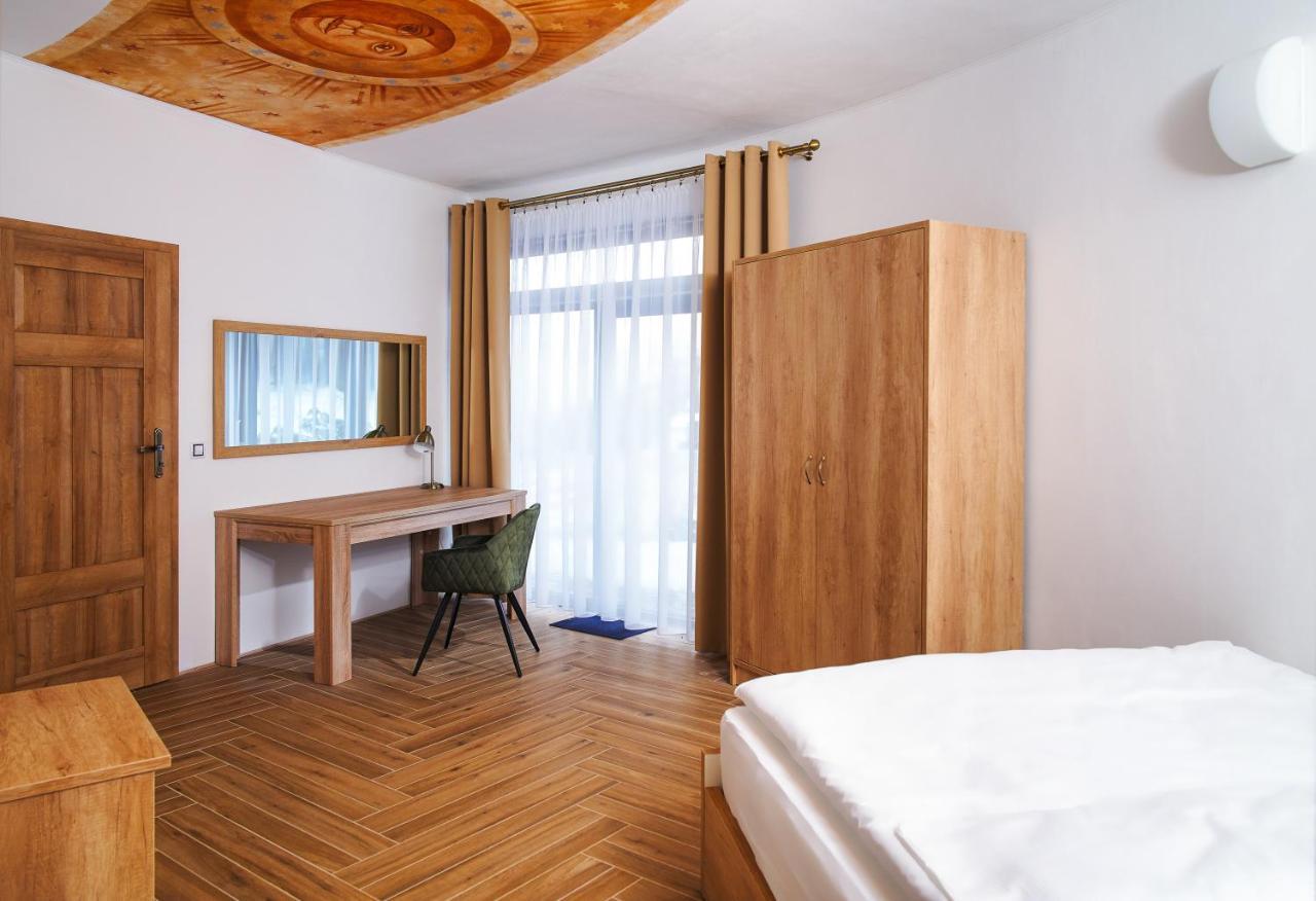 Hotel Dymnik 伦布尔克 外观 照片