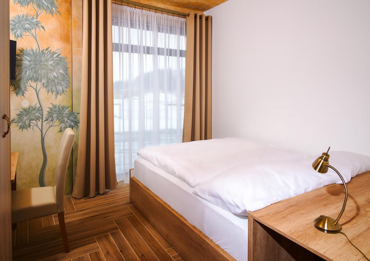 Hotel Dymnik 伦布尔克 外观 照片