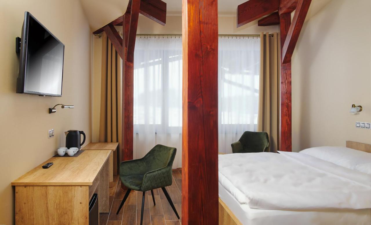 Hotel Dymnik 伦布尔克 外观 照片